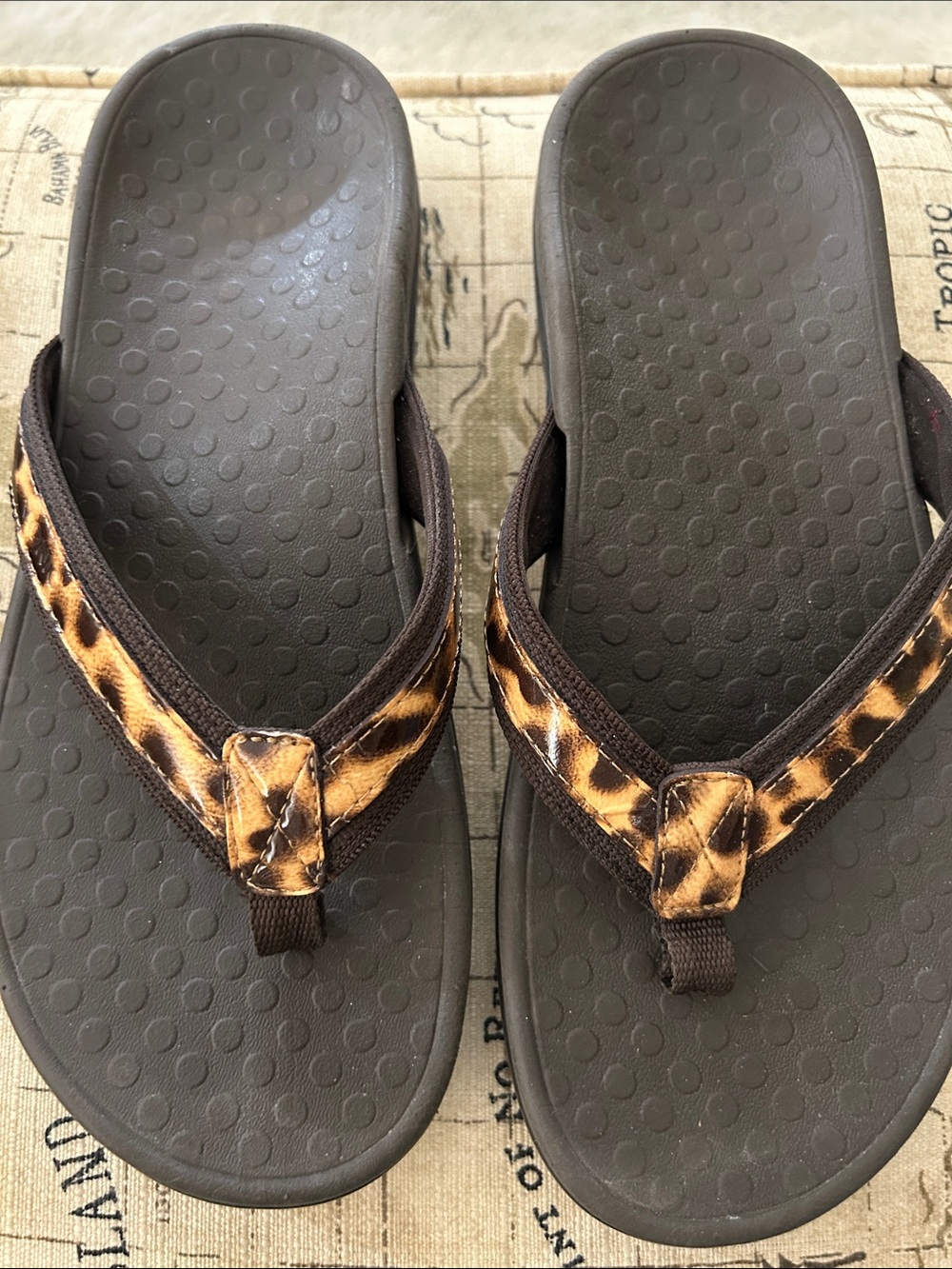 Vionic Brown Leopard Print Thong Sandals